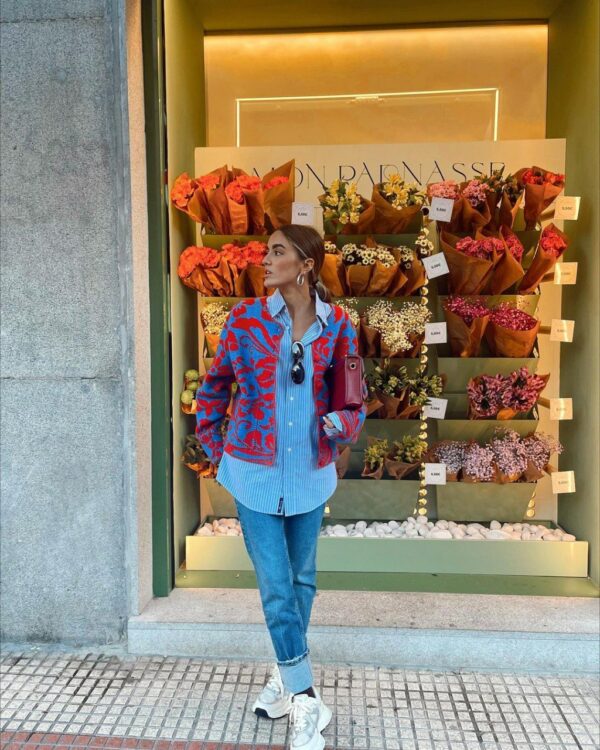 Cardigan bleu et rouge