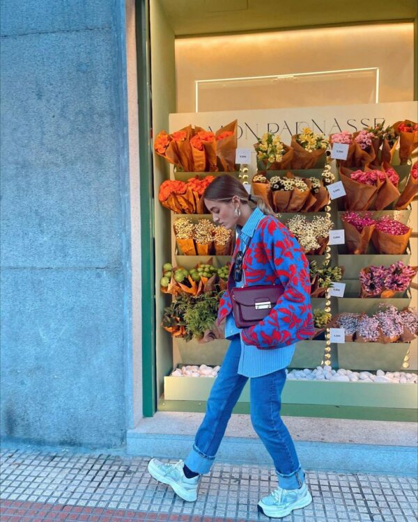 Cardigan bleu et rouge