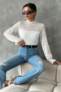 blouse en dentelle crème